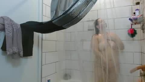 Snapshot of hazel_skye chatting on 02/24/25, 06:36 Hazel online show from 02/24/25, 06:36