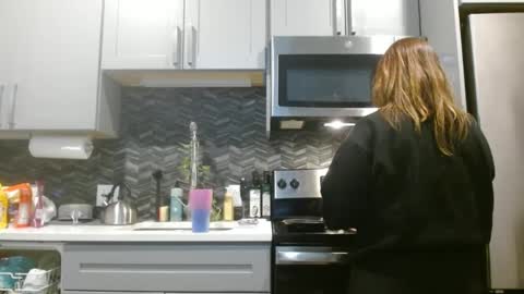 Snapshot of hazel_skye chatting on 02/26/25, 12:49 Hazel online show from 02/26/25, 12:49