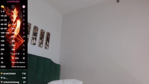 Snapshot of hazel_skye chatting on 03/01/25, 04:54 Hazel online show from 03/01/25, 04:54