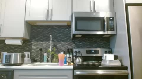 Snapshot of hazel_skye chatting on 03/02/25, 01:16 Hazel online show from 03/02/25, 01:16