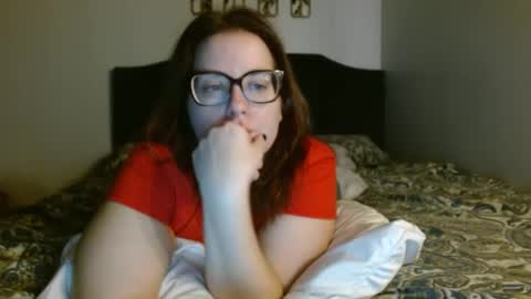 Snapshot of hazel_skye chatting on 10/04/25, 12:19 Hazel online show from 10/04/25, 12:19