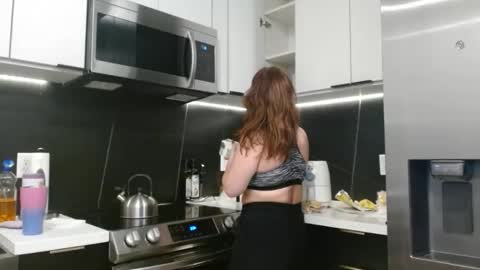 Snapshot of hazel_skye chatting on 10/27/25, 08:35 Hazel online show from 10/27/25, 08:35