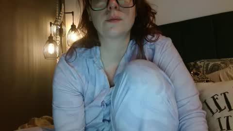 Snapshot of hazel_skye chatting on 11/26/25, 01:28 Hazel online show from 11/26/25, 01:28