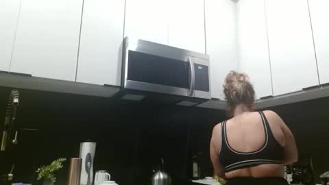 Hazel online show from 05/18/26, 02:34