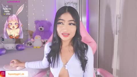 Snapshot of hazelbabee_ chatting on 11/25/25, 06:02 Lynn online show from 11/25/25, 06:02