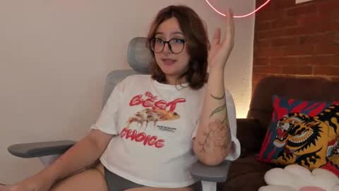 Snapshot of hazelbrownn23 chatting on 10/02/25, 10:28 Hazel Brown online show from 10/02/25, 10:28