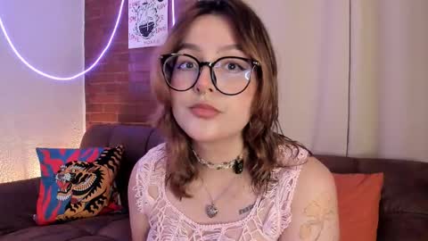 Snapshot of hazelbrownn23 chatting on 11/06/25, 12:33 Hazel Brown online show from 11/06/25, 12:33