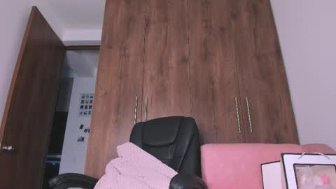 Snapshot of hazeldmafia chatting on 04/28/26, 10:59 Hazel Mafia online show from 04/28/26, 10:59