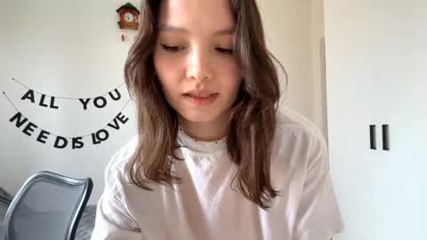 Snapshot of hazelhartshorn chatting on 04/23/26, 12:29 Kira online show from 04/23/26, 12:29