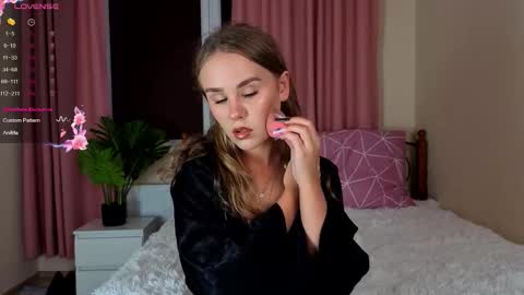 Snapshot of hazeltrue chatting on 09/29/25, 03:39 hazeltrue online show from 09/29/25, 03:39