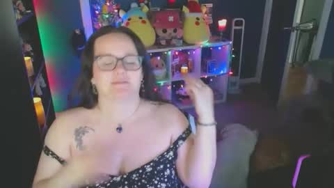 Snapshot of hazeyviolet333 chatting on 12/03/25, 06:50 HazeyViolet333 online show from 12/03/25, 06:50