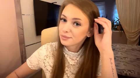 Snapshot of heart_petal chatting on 11/09/25, 09:18 Mona online show from 11/09/25, 09:18