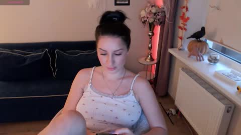 Snapshot of heaven_chloe chatting on 11/13/25, 11:42 Heaven girl online show from 11/13/25, 11:42