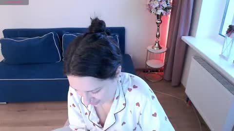Snapshot of heaven_chloe chatting on 11/19/25, 12:27 Heaven girl online show from 11/19/25, 12:27