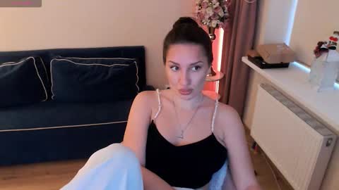 Snapshot of heaven_chloe chatting on 11/22/25, 10:25 Heaven girl online show from 11/22/25, 10:25