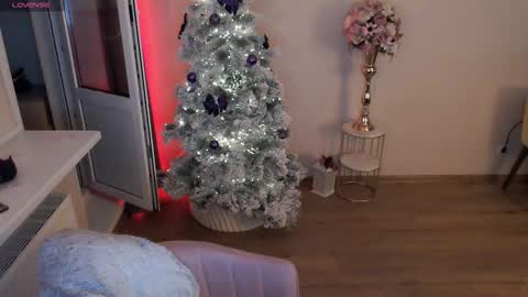 Snapshot of heaven_chloe chatting on 12/03/25, 07:34 Heaven girl online show from 12/03/25, 07:34