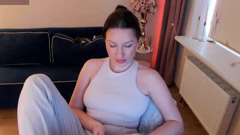 Snapshot of heaven_chloe chatting on 04/29/26, 01:26 Heaven girl online show from 04/29/26, 01:26
