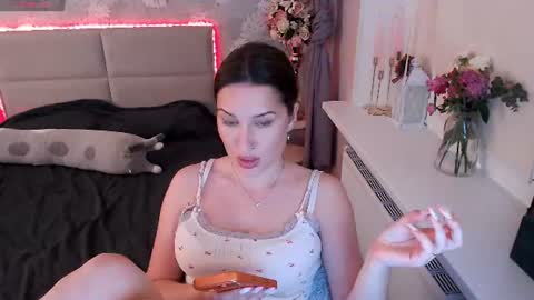 Snapshot of heaven_chloe chatting on 06/21/26, 08:00 Heaven girl online show from 06/21/26, 08:00