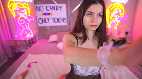 Snapshot of heavenelle chatting on 11/02/25, 07:00 heavenelle online show from 11/02/25, 07:00