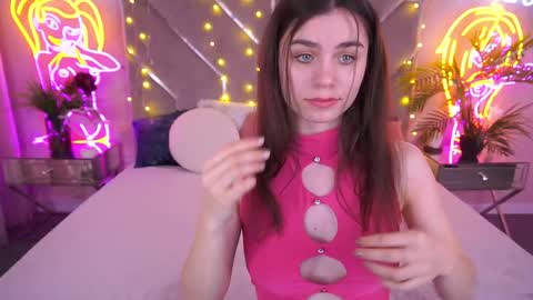 Snapshot of heavenelle chatting on 04/17/26, 06:49 heavenelle online show from 04/17/26, 06:49
