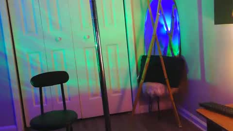 Snapshot of heavenllyy chatting on 10/23/25, 03:17 Heavenllyy online show from 10/23/25, 03:17