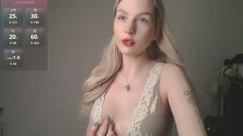Snapshot of heavenlysky_ chatting on 04/10/26, 07:40 Akemi instinthemoodforlooove online show from 04/10/26, 07:40