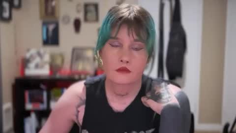 Snapshot of heavensentttt chatting on 12/05/24, 08:11 Saoirse online show from 12/05/24, 08:11