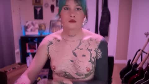 Snapshot of heavensentttt chatting on 12/10/24, 07:16 Saoirse online show from 12/10/24, 07:16