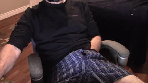 Snapshot of heavilyhung chatting on 12/10/24, 04:45 John online show from 12/10/24, 04:45