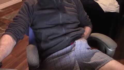 Snapshot of heavilyhung chatting on 01/12/25, 06:06 John online show from 01/12/25, 06:06