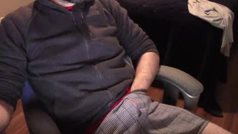 Snapshot of heavilyhung chatting on 01/14/25, 04:57 John online show from 01/14/25, 04:57