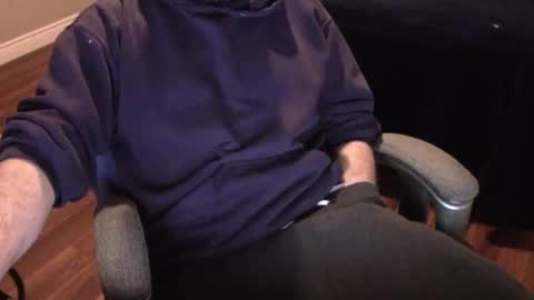 Snapshot of heavilyhung chatting on 03/07/25, 05:29 John online show from 03/07/25, 05:29