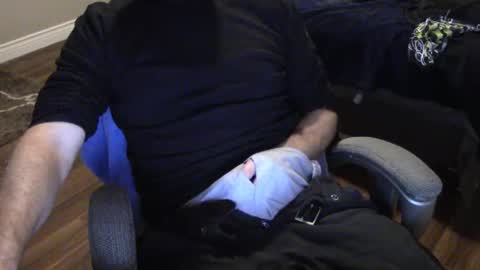 Snapshot of heavilyhung chatting on 10/07/25, 05:04 John online show from 10/07/25, 05:04