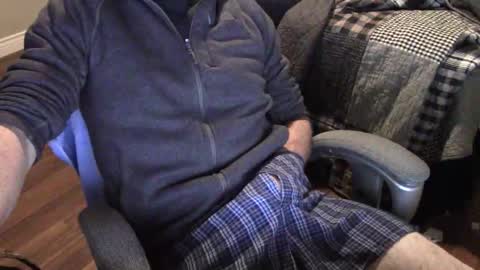 Snapshot of heavilyhung chatting on 10/29/25, 04:15 John online show from 10/29/25, 04:15