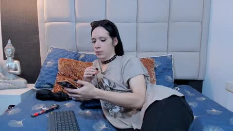 Keira Hecate online show from 12/30/24, 07:32
