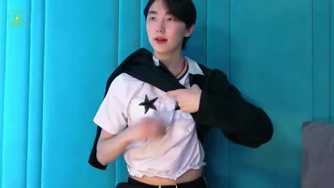 Snapshot of heejinwang chatting on 09/22/25, 08:11 HEEJIN online show from 09/22/25, 08:11