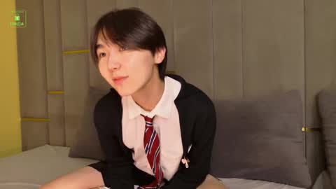 Snapshot of heejinwang chatting on 09/30/25, 03:17 HEEJIN online show from 09/30/25, 03:17