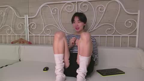 Snapshot of heejinwang chatting on 10/16/25, 08:10 HEEJIN online show from 10/16/25, 08:10