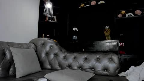 heellboy_ online show from 11/23/25, 02:22