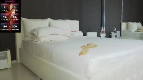 Helen online show from 09/17/25, 03:35