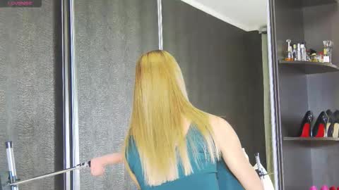 Helen online show from 11/25/25, 06:52