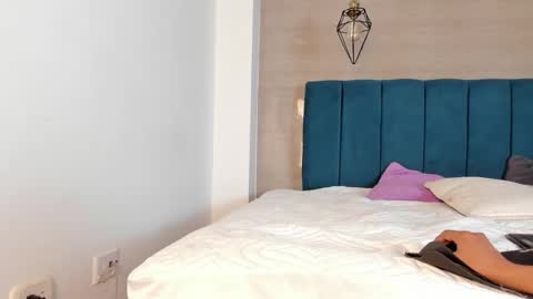 heidi_feuer online show from 10/18/25, 12:28