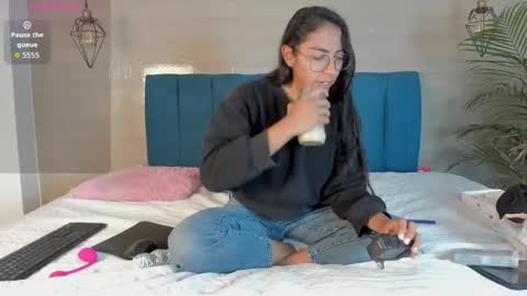 heidi_feuer online show from 10/28/25, 12:52