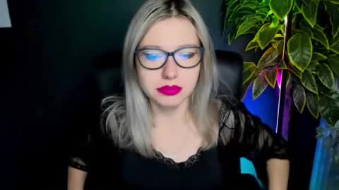 Snapshot of heidi_pleasure chatting on 09/25/25, 06:28 Heidi online show from 09/25/25, 06:28