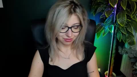 Snapshot of heidi_pleasure chatting on 10/07/25, 04:42 Heidi online show from 10/07/25, 04:42