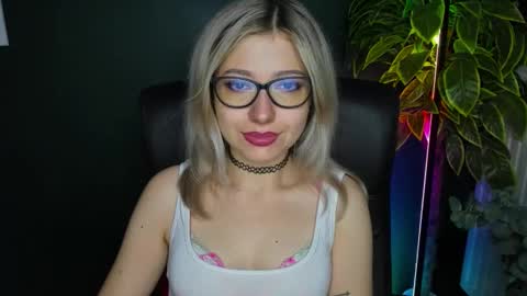 Snapshot of heidi_pleasure chatting on 10/09/25, 06:33 Heidi online show from 10/09/25, 06:33