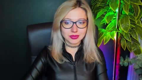 Snapshot of heidi_pleasure chatting on 10/13/25, 04:12 Heidi online show from 10/13/25, 04:12