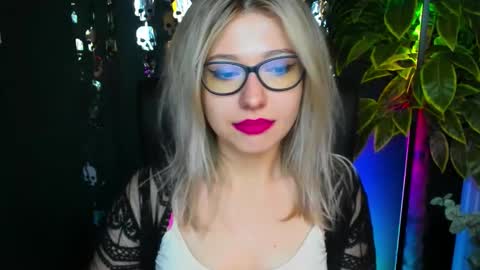 Snapshot of heidi_pleasure chatting on 10/15/25, 04:45 Heidi online show from 10/15/25, 04:45