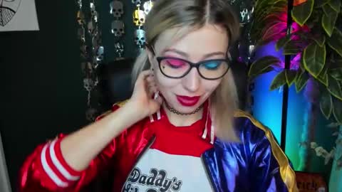 Snapshot of heidi_pleasure chatting on 10/31/25, 05:41 Heidi online show from 10/31/25, 05:41