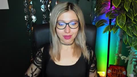 Snapshot of heidi_pleasure chatting on 11/03/25, 05:20 Heidi online show from 11/03/25, 05:20